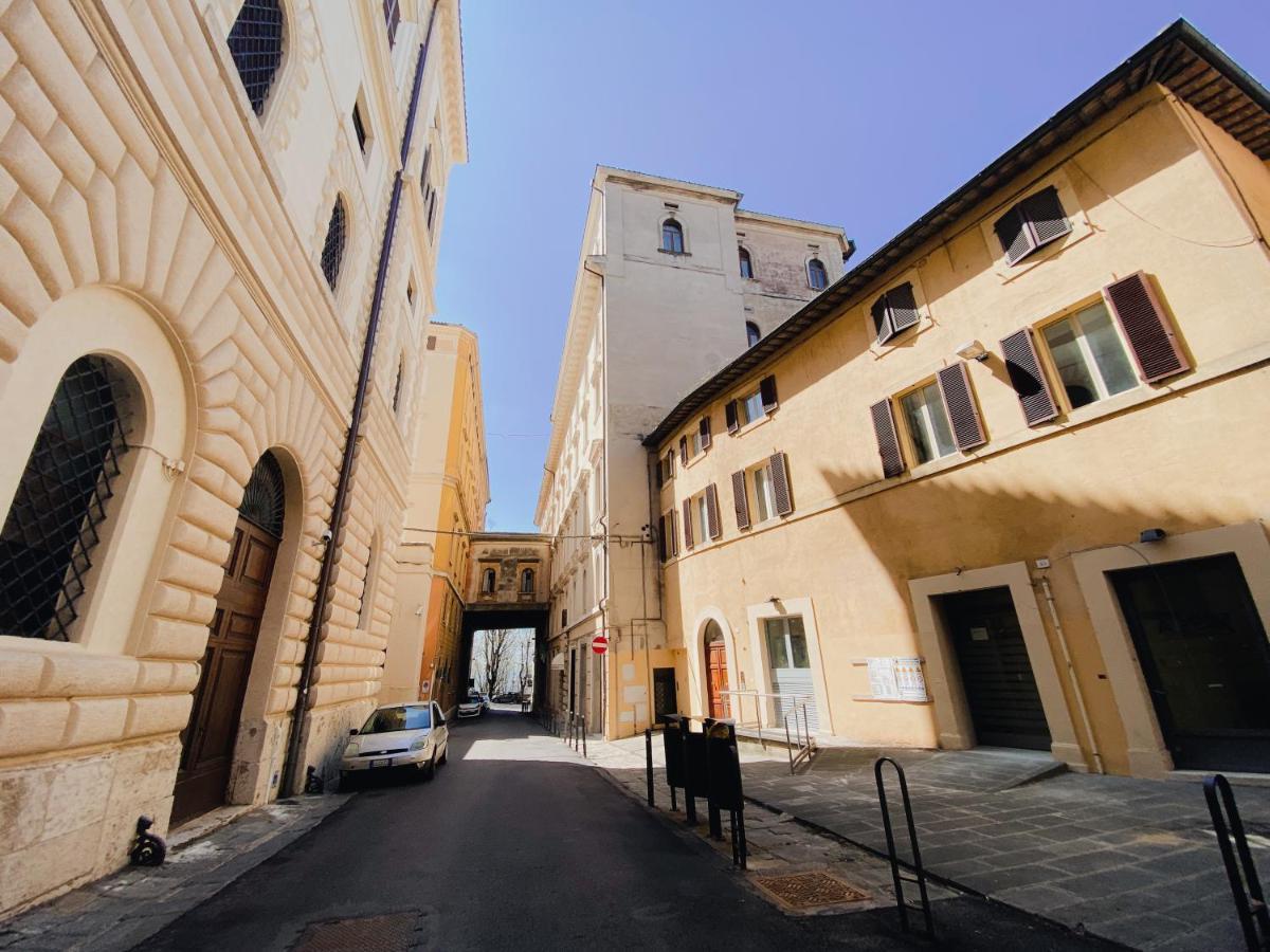 Exclusive Apartment In Piazza Italia In Перуджа Экстерьер фото